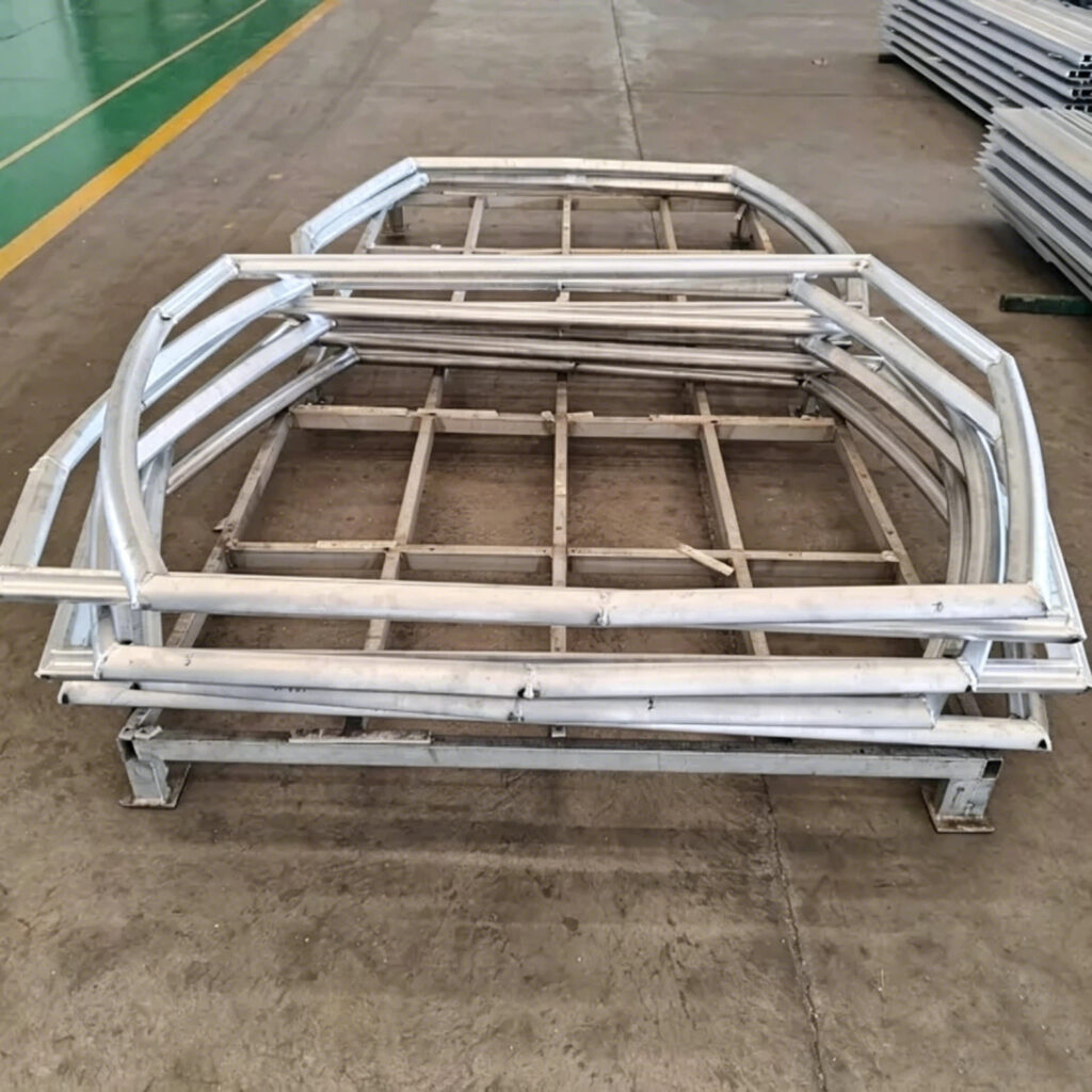 Lightweight Aluminum Frame Travel Trailer 3000 Pound Dry Weight Rust Proof Chassis Adventure Camper RV Body Structure 4 Structure de carrosserie de remorque de voyage à cadre en aluminium avec fabrication personnalisée pour les camping-cars d'aventure modernes