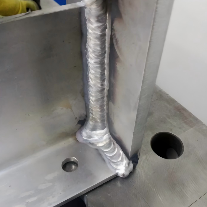 Stainless Steel Perfect Metal Enclosure Box 304 Grade 2 Stage Anti Rust Welding Service Custom Dimensions 3 Metallgehäusebox mit vorgestanzten Ausbrechöffnungen für Kabeleinführung