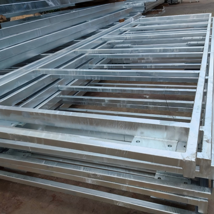 Custom Metal Grating Frame MIG Welding Service with 100 Percent Penetration Welds for Safety Critical Platforms 2 금속 그레이트 프레임 겹쳐 쌓인 중량급 아연 도금 금속 그레이트 프레임