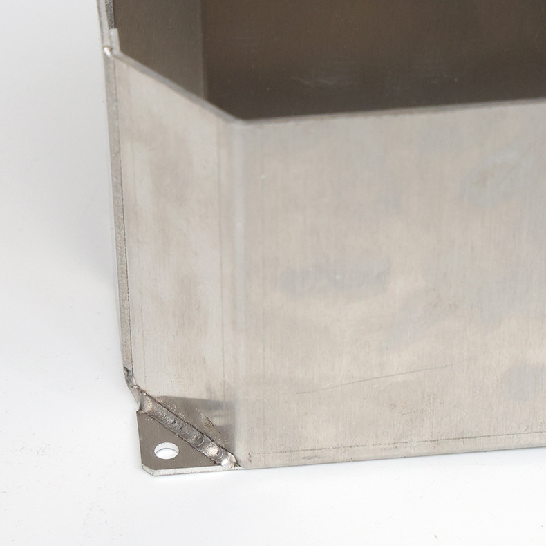 High-quality stainless steel control box, IP66 fully sealed, precision welded.