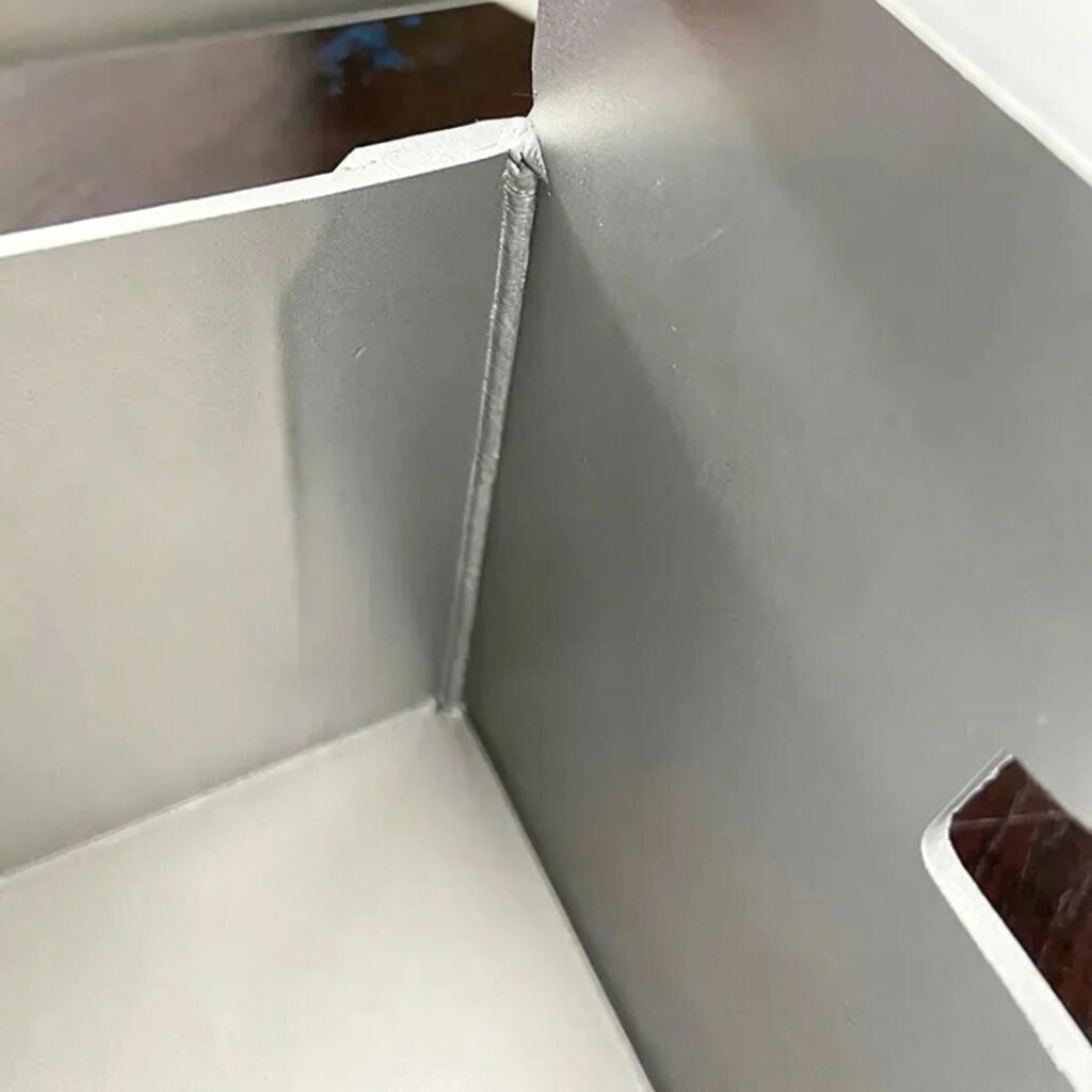 Cosmetically Clean Tig Welding Parts Arc Strike Free Uniform Bead Electronics Enclosure 1 高品質金属部品の精密製造向けTIG溶接部品