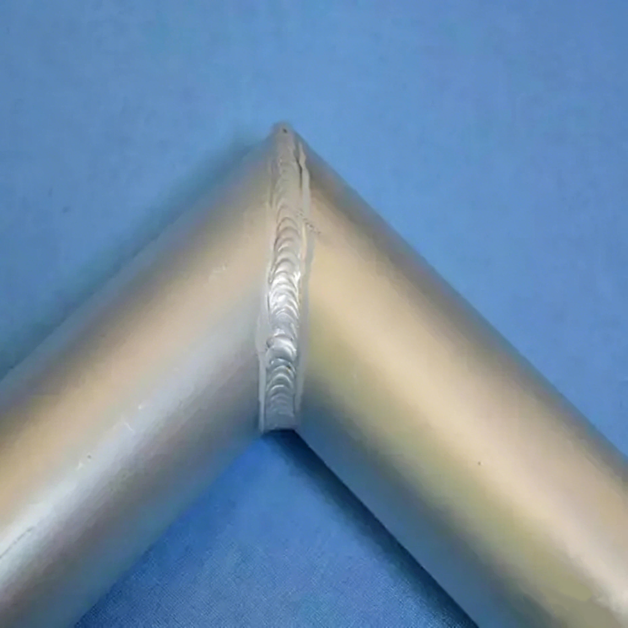 Cosmetically Clean Tig Welding Parts Arc Strike Free Uniform Bead Electronics Enclosure 2 清浄な溶接と厳しい公差仕上げを備えた精密TIG溶接部品