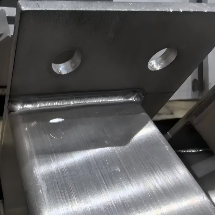 SS304 Welded Steel Bracket with Custom Sizes For Industrial Mounting 2 Schwere geschweißte Stahlhalterung, ausgelegt für die Montage industrieller Geräte und strukturelle Unterstützung
