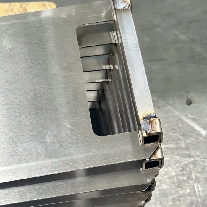 Superior Perforated Aluminium Baking Tray Zero Warp Custom Welding Services wi...