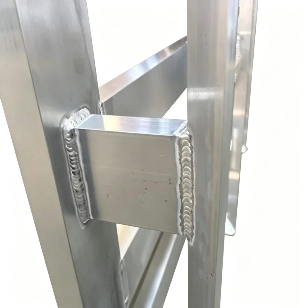 lightweight aluminum pallet compared to wooden pallet for food industry use